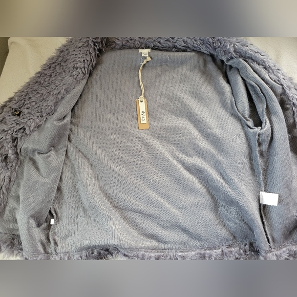 Dylan | NWT Chic Cozy Gray Faux Fur 3/4 Sleeve Teddy Coat (SIZE M) - Picture 8 of 15